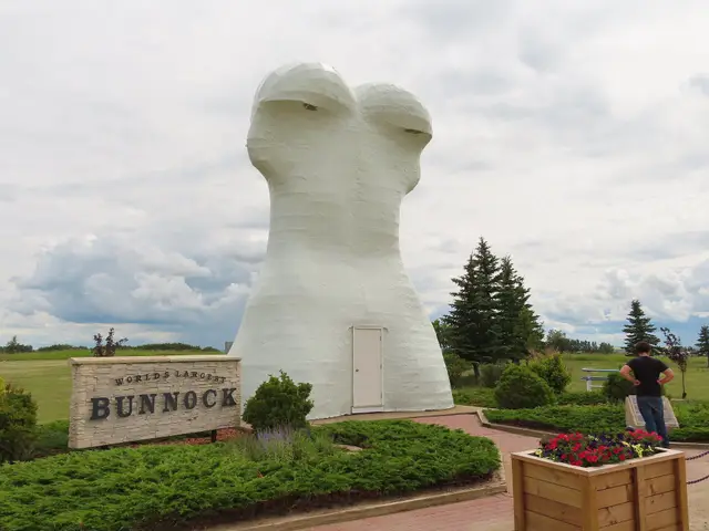 World's Largest Bunnock monument